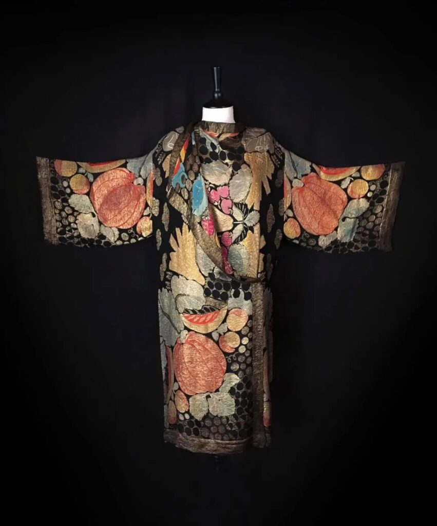 Dress-stories: From the 1900s to the 1980s
