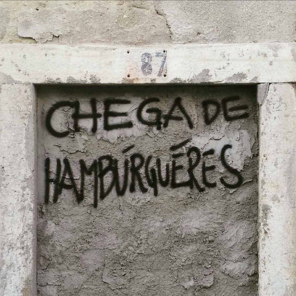 Colecção de Frases Escritas em Paredes de Lisboa