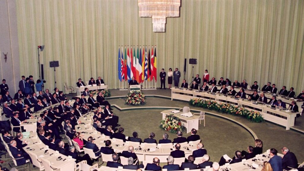 O Fundamento Axiológico da União Europeia: Valores e Princípios na Carta dos Direitos Fundamentais
